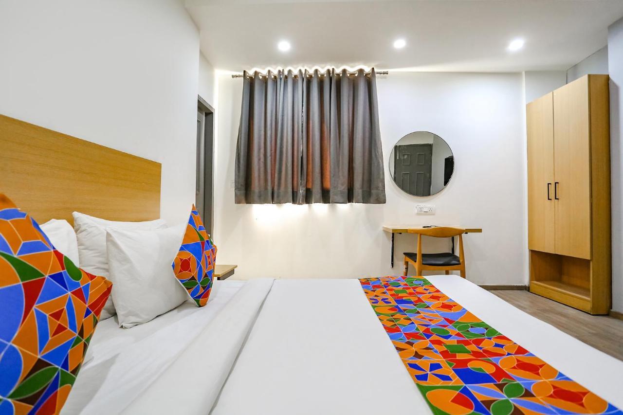 Fabhotel Vat - Meera Bagh デリー エクステリア 写真