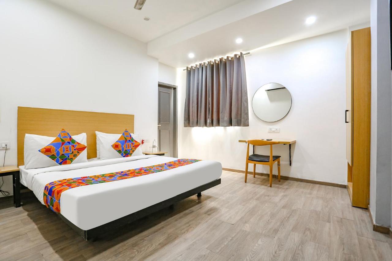 Fabhotel Vat - Meera Bagh デリー エクステリア 写真