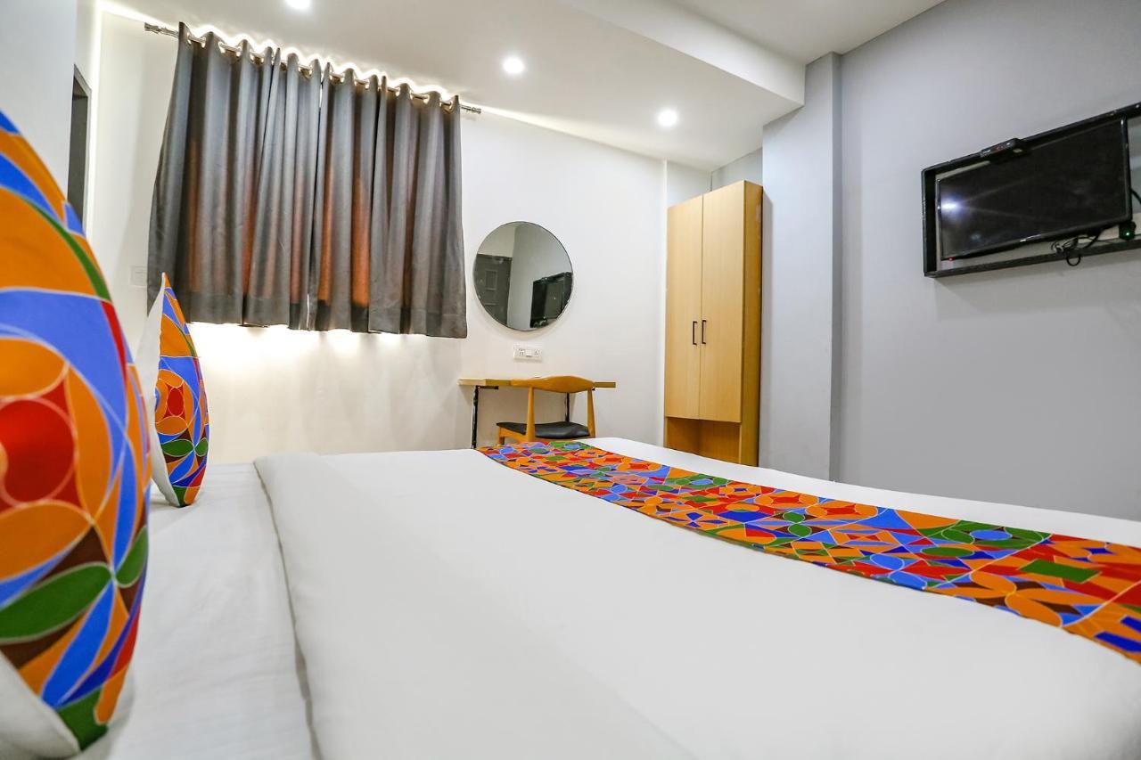 Fabhotel Vat - Meera Bagh デリー エクステリア 写真
