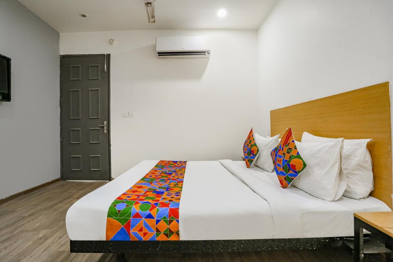 Fabhotel Vat - Meera Bagh デリー エクステリア 写真