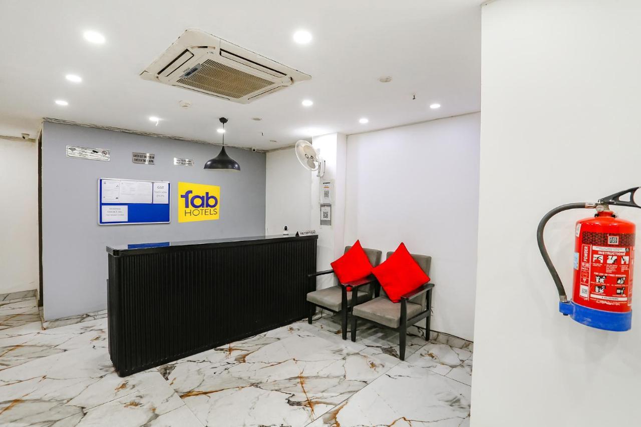 Fabhotel Vat - Meera Bagh デリー エクステリア 写真