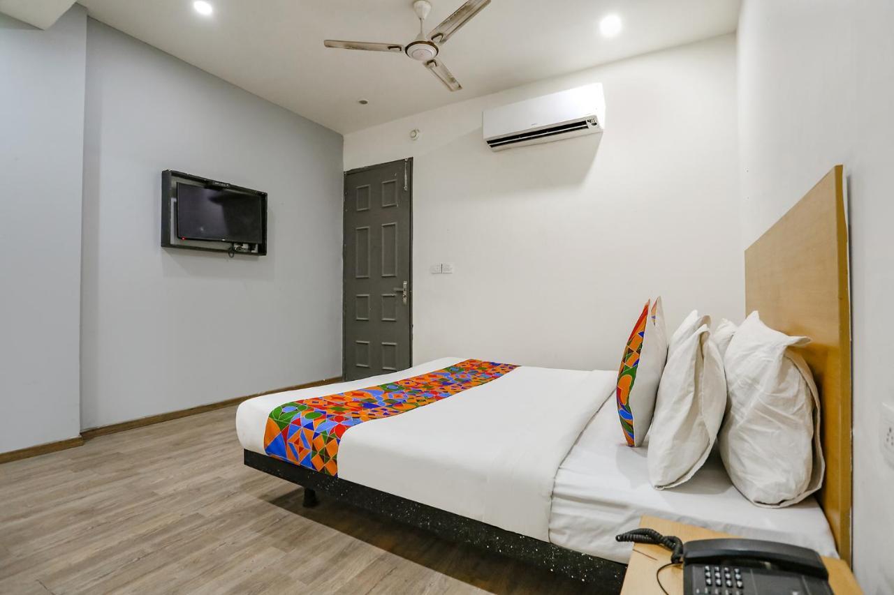 Fabhotel Vat - Meera Bagh デリー エクステリア 写真