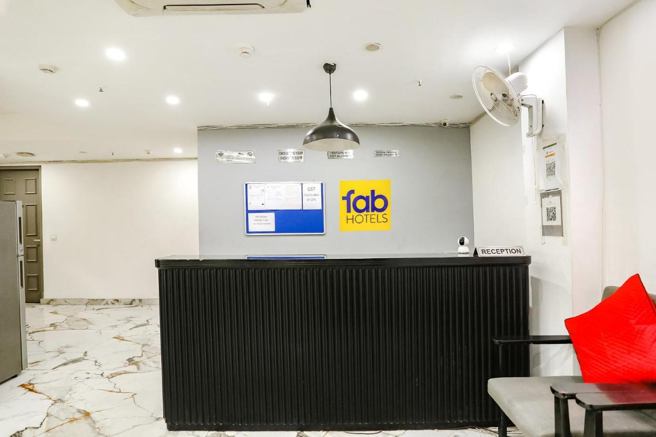 Fabhotel Vat - Meera Bagh デリー エクステリア 写真